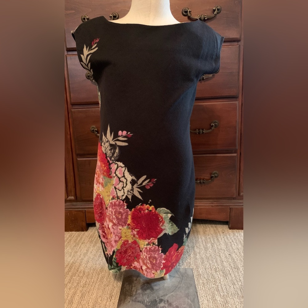 Very soft and elegant comes to just above the knees I am 5 foot one runs small